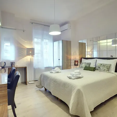 D&a Center With Free Parking *