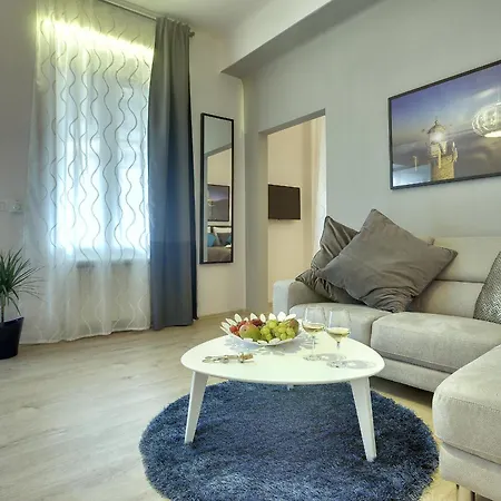 Lägenhet D&a Center With Free Parking Pula