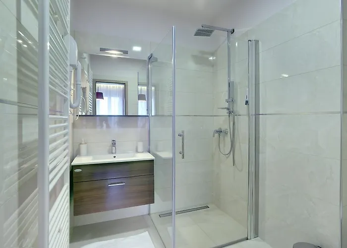 D&a Center With Free Parking *