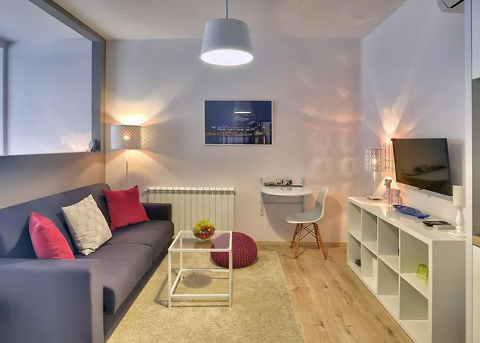 D&a Center With Free Parking *