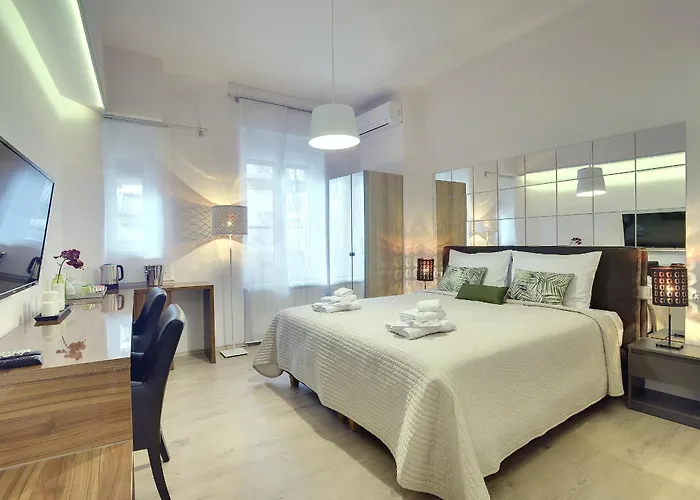 D&a Center With Free Parking *